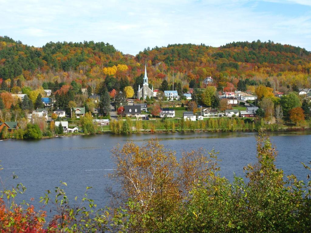 Gite Aux Traditions Saint-Jean-des Piles Exterior foto